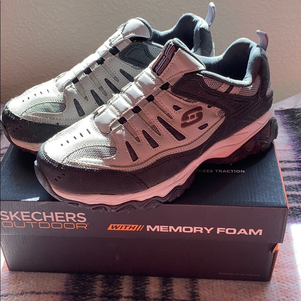 🔵Skechers Outdoors